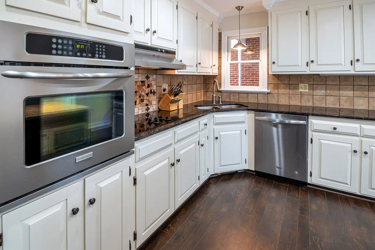 Cabinet Refinishing in Connecticut